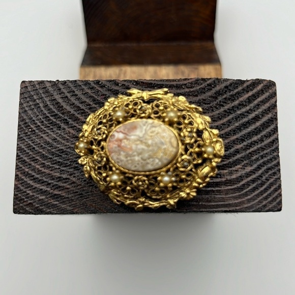 Vintage gold tone earth tone swirl center delicate filigree domed brooch pearls - Picture 4 of 14